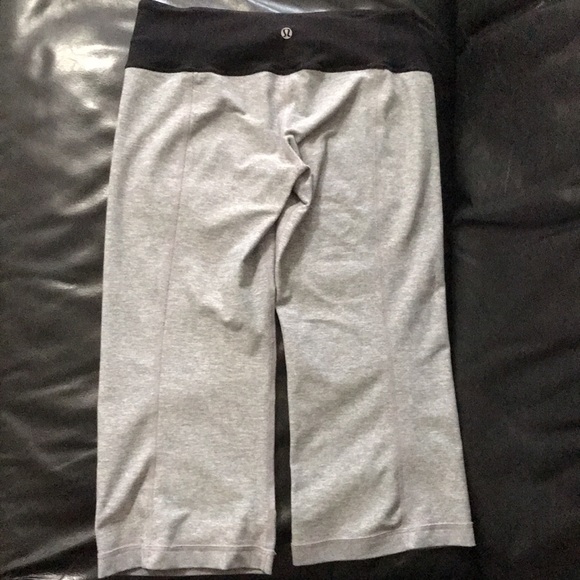 Lululemon “Groove” crop. Size 6. - Picture 2 of 7